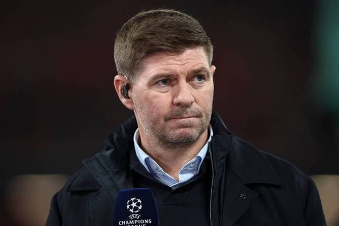 Engländer attackieren Schiedsrichter