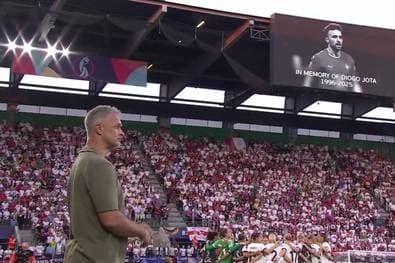 Ergreifende Schweigeminute bei Deutschland-Spiel