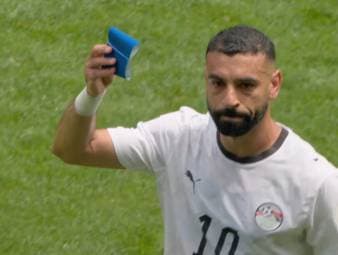 Gerne ausgewechselt wird Ägyptens Mo Salah nicht. Dass er beim WM-Auftakt an seinem 34. Geburtstag vorzeitig vom Feld muss, wird dem Ex-Liverpool-Star sicher nicht gefallen.