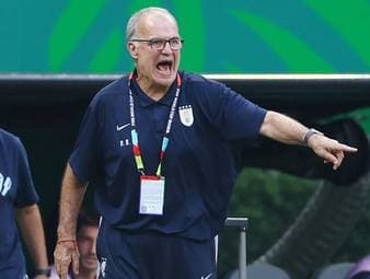 Uruguays Trainer hat sich nach der enttäuschenden WM für seinen Ausraster in einem Interview entschuldigt. "El Loco" bat um Verständnis und rechtfertigte sein Verhalten mit der sportlichen Enttäuschung. 