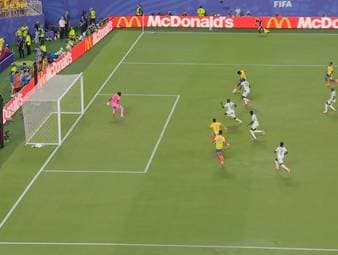Luis Diaz trifft gegen Ghana zum vermeintlichen 2:0. Doch die Freude des Bayern-Stars hält nicht lange, denn der Schiedsrichterassistent hebt die Fahne. Diaz verpasst damit sein zweites Tor bei dieser Weltmeisterschaft. 