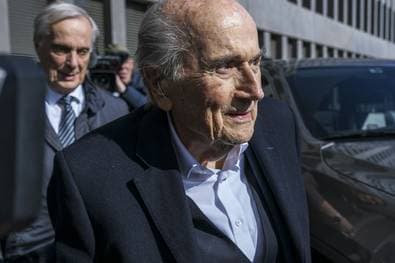 Blatter rät Fans von WM-Reisen ab