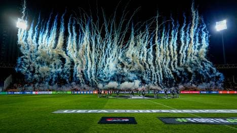 Vor dem Anpfiff gab es eine Pyro-Show