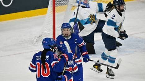 Hilary Knight trifft gegen Finnland