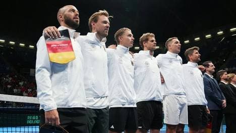Machen den Sieg perfekt: Pütz (l.) und Krawietz (2.v.l.)