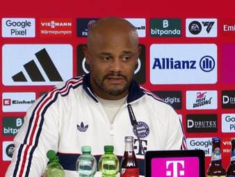 Trotz anhaltender Transfergerüchte im Sommer bleibt Sascha Boey beim FC Bayern; Vincent Kompany erklärt nun seine Kaderrolle.
