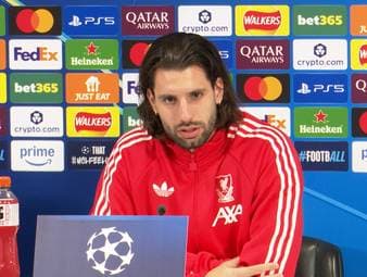 Nach einer Meinungsverschiedenheit mit den Fans des FC Liverpool entschuldigt sich Reds-Star Dominik Szoboszlai.