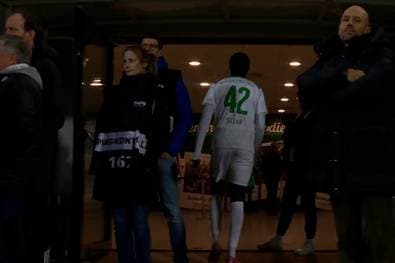 Komplett gaga! Diese Rote Karte macht fassungslos