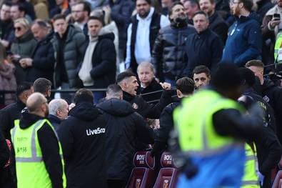 Xhakas Fan-Zoff sorgt für Spielunterbrechung