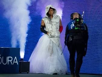Osaka wieder mit Mode-Statement