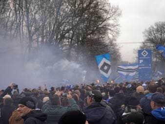 Endlich steigt wieder das Nordderby zwischen dem Hamburger SV und Werder Bremen wieder in der Bundesliga. Beide Fanlager stimmen sich ein.