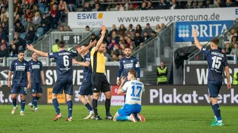 Rote Karte für Florian Carstens