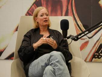 Im SPORT1-Podcast „Deep Dive“ äußert sich die zweifache Weltmeisterin Renate Lingor zu den Gehaltsunterschieden zwischen Frauen- und Männerfußball.