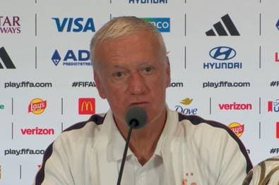 So emotional verabschiedet sich Deschamps