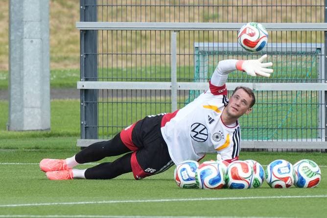 Neuer zurück im DFB-Training
