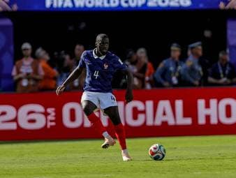 Dayot Upamecano war beim WM-Auftakt der Franzosen einer der besten Spieler auf dem Platz, meint Maghnes Akliouche. Der Bayern-Star sei eine große Bereicherung für die Mannschaft.