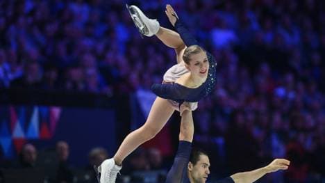 Minerva Fabienne Hase und Nikita Volodin auf dem Eis