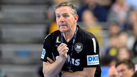 Bundestrainer Alfred Gislason wartet gespannt auf die Auslosung der Handball-WM im eigenen Land