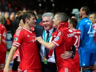 Das Finale im DFB-Pokal zwischen dem FC Bayern und dem VfB Stuttgart verspricht ein Spektakel zu werden. In den bisherigen Pokalduellen ging es oft torreich zu, der VfB durfte aber nur einmal jubeln - das jedoch an einem ganz besonderen Tag. Und beim letzten Finalduell gelang den Münchnern bis dahin nie Dagewesenes.