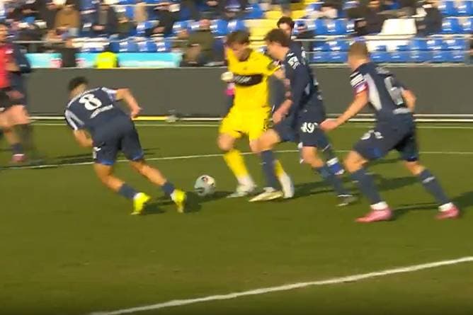 Alemania-Sturm tänzelt sich zum Tor