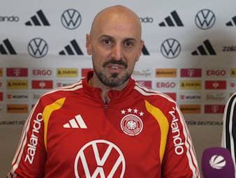 Lennart Karl erzielte bei seinem U21-Debüt gegen Malta umgehend einen Doppelpack. Bundestrainer Antonio di Salvo lobt das Bayern-Juwel - und forderte doch noch mehr Tore. 