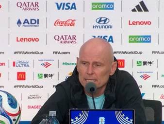 Belgien fühlt sich durch die zurückgenommene Rote Karte gegen US-Stürmer Folarin Balogun benachteiligt. Norwegen-Coach Stale Solbakken äußert sich ebenfalls zur Situation - und findet deutliche Worte in Richtung FIFA.