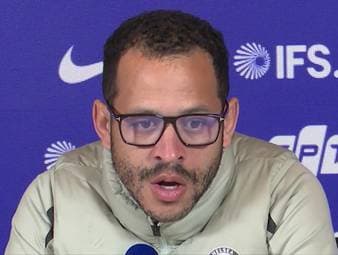 Enzo Fernandez wird nach seinen öffentlichen Flirts mit Real Madrid auch gegen Man City nicht für Chelsea auflaufen. Vorher müssten noch "einige Hürden überwunden" werden, so Trainer Liam Rosenior.