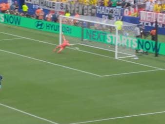 In der neunten Minute gelingt Ecuador durch Angulo der Ausgleich. Hätte Manuel Neuer den doch sehr zentralen Schuss halten können?