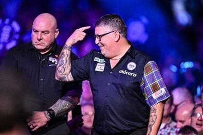 Warum Darts-Ikone Anderson nicht aufhört