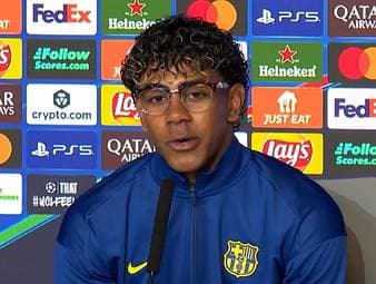 Lamine Yamal zeigt sich vor dem Rückspiel des Champions-League-Viertelfinals gegen Atlético Madrid höchst motiviert. Der Barca-Youngster scherzt über Trainer Diego Simeone und hofft, dass er ihn nicht doppeln lässt.