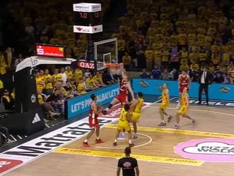 Nach der Heimpleite in Spiel 2 steht der FC Bayern im BBL-Finale bei ALBA Berlin unter Druck. Der Gewinner von Spiel 3 sichert sich einen Matchball - und es entwickelt sich ein bis in die Schlussphase packendes Duell.