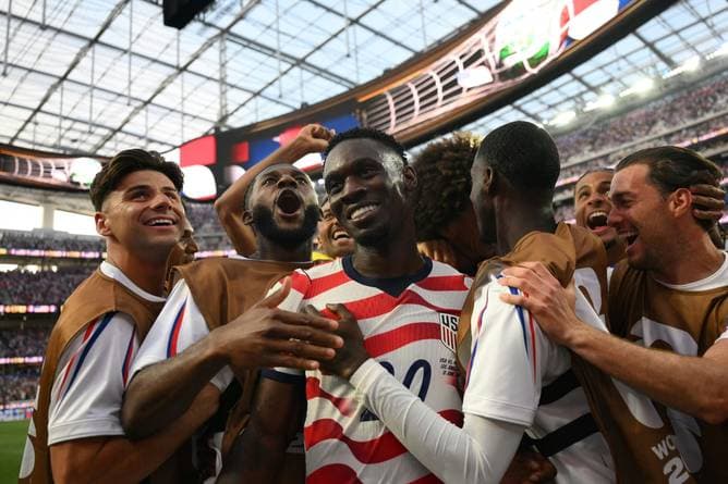 USA spielt Paraguay an die Wand