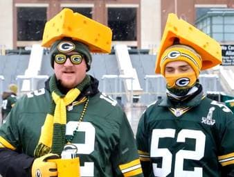 Aaron Rodgers stand zuletzt im Rampenlicht, jedoch nicht aufgrund seiner sportlichen Leistungen, sondern wegen seiner kontroversen Aussagen zur Corona-Impfung. Die Fans sind geteilter Meinung.