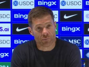Trotz des Einzugs in die nächste Runde nach einem turbulenten 6:3-Sieg gegen Leeds United übt Xabi Alonso Kritik. Der Chelsea-Coach nimmt den schwachen Start voll auf seine Kappe.
