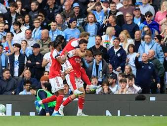 Arsenal-Legende Ian Wright bleibt überzeugt, dass Arsenal die Premier League gewinnen kann, auch nachdem Manchester City im direkten Duell gewonnen und die Tabellenführung übernommen hat.