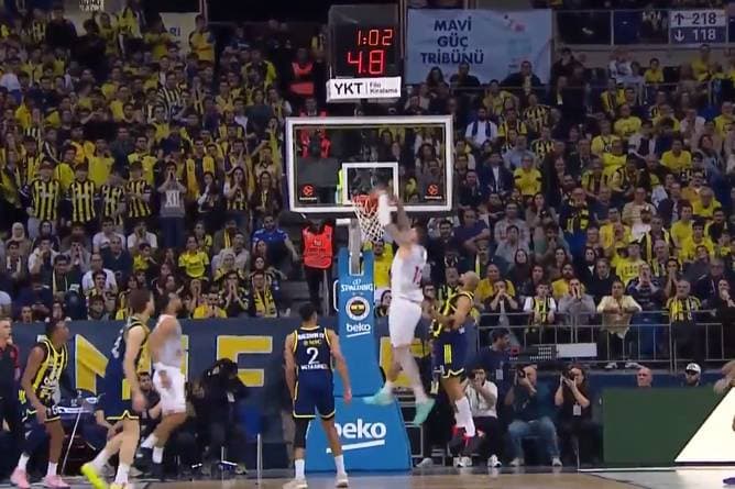 Dunk-Party gegen Fener! Theis dreht auf