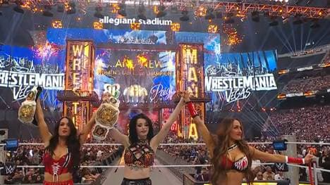 Paige (M.) kehrte bei WrestleMania 42 zu WWE zurück und holte die Tag-Team-Titel mit Brie Bella