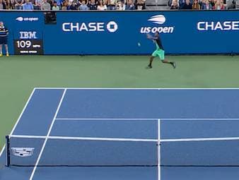 Tennis-Showman Gaël Monfils packt im Match bei den US Open gegen Adolfo Daniel Vallejo aus Paraguay plötzlich diese phänomenale Vorhand aus - und lässt den Kommentator ausrasten. 