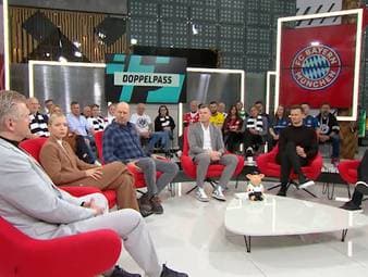 Bayern-Coach Vincent Kompany gab auf einer Pressekonferenz einen bemerkenswerten Monolog zum Thema Rassismus, nachdem es im Champions-League-Spiel zwischen Benfica Lissabon und Real Madrid zu einem mutmaßlich rassistischen Vorfall gegenüber Vinícius Júnior kam. Die Doppelpass-Runde schwärmt von Kompany.