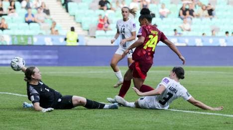 Premierentor im DFB-Dress: Shekiera Martinez