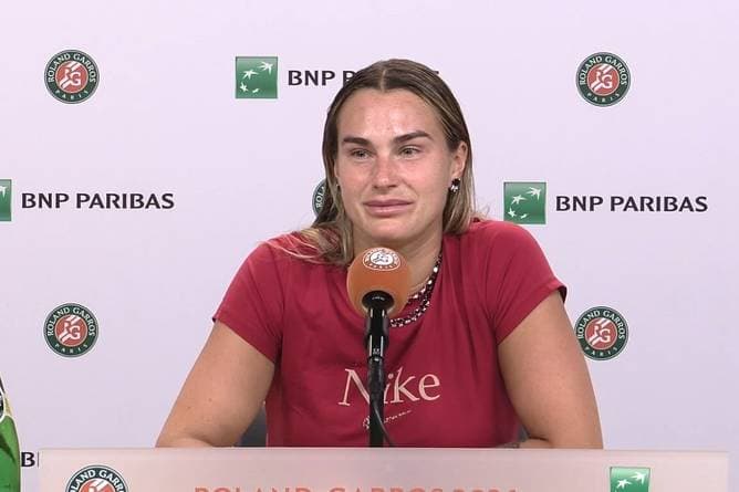 Diamanten-Halskette! Tennis-Star ganz ungeniert