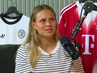 Im SPORT1-Podcast "Deep Dive" spricht Nationalspielerin Klara Bühl über die Women Super League in England. Dabei macht sie Möglichkeiten, aber auch Herausforderungen aus. 