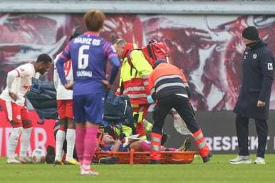 Mainz-Profi unter Tränen abtransportiert