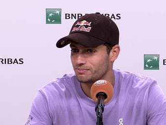 Nach seinem Halbfinaleinzug bei den French Open verrät Flavio Cobolli, dass er abergläubisch ist. Dabei teilt der Italiener eine lustige Dusch-Anekdote im Zusammenhang Rafael Nadal.