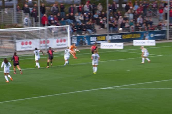 Doppel-Rot! Leverkusen unterliegt Wolfsburg deutlich