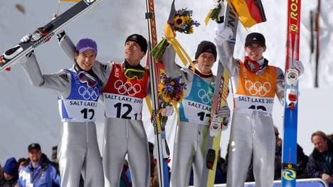 Die Olympiasieger im Team-Skisprung von Salt Lake City 2002 (v.l. Martin Schmitt, Sven Hannawald, Stephan Hocke und Michael Uhrmann)