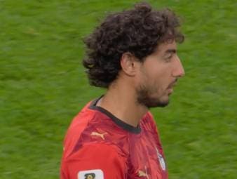 Ägyptens Mohamed Hany unterläuft im Sechzehntelfinale gegen Australien ein Eigentor, wodurch Australien der 1:1-Ausgleich gelingt. Das Kuriose: Es ist bereits sein zweites bei dieser WM. So viel Pech hatte in der WM-Geschichte bisher nur ein Spieler. Noch dazu ist es schon das 13. Eigentor im Turnier - so viele gab es noch nie bei einer WM.