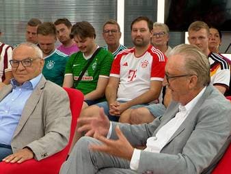 Im FIROCKX.ONE WM Doppelpass wird die problematische Lage beim DFB thematisiert. Alfred Draxler ist der Meinung, dass die Probleme nicht ausschließlich am Trainer liegen, sondern tiefer im System verankert sind.