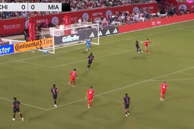 Messi geärgert! Lewy trifft wie zu alten Bayern-Zeiten
