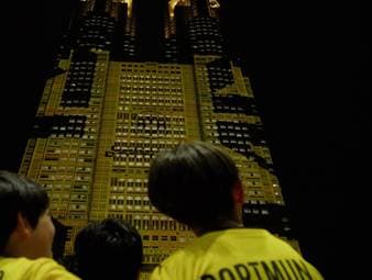 Der Aufenthalt von Borussia Dortmund in Japan wird spektakulär. Plötzlich leuchtet das Rathaus von Tokio in den Farben des Bundesligisten.